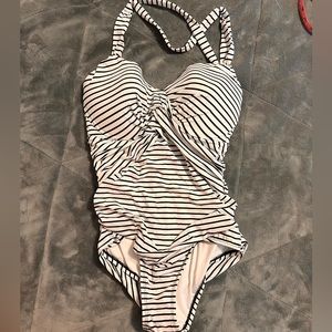 Victoria’s Secret 1 piece bathing suit